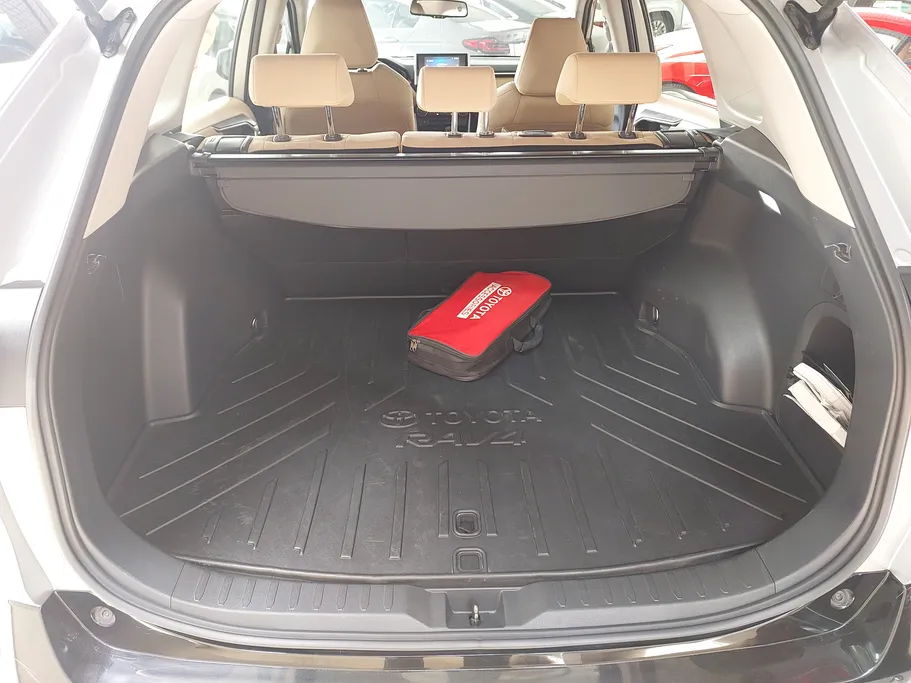 2023 Toyota RAV4 XLE HEV 