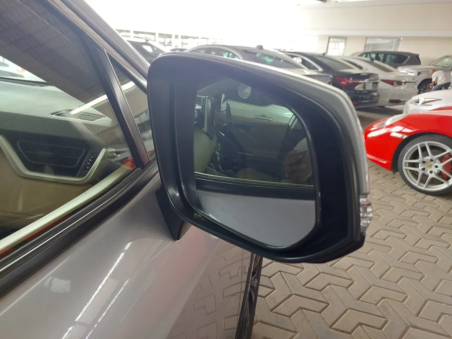 2023 Toyota RAV4 XLE HEV 