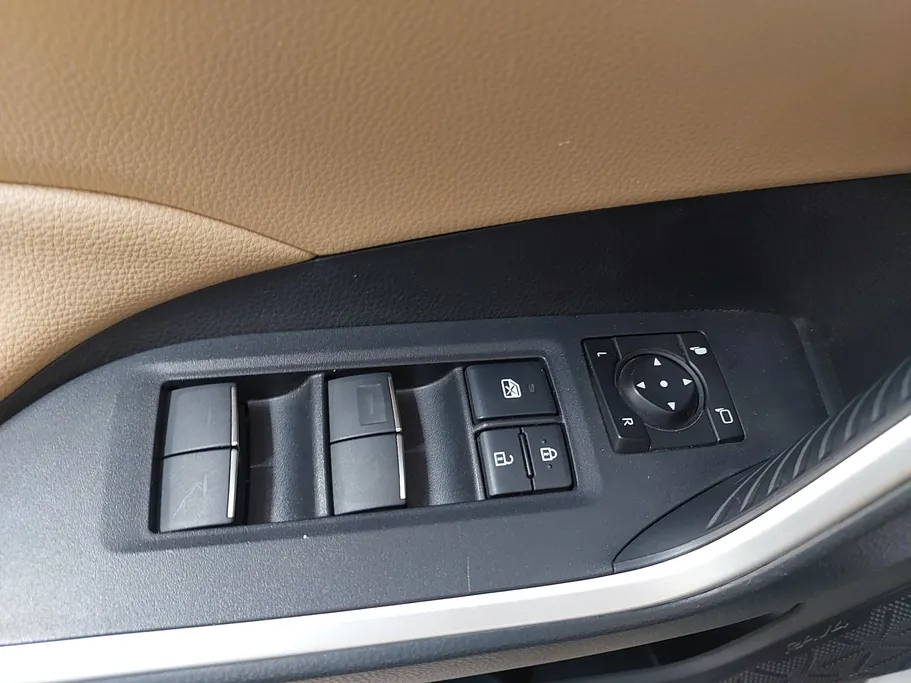 2023 Toyota RAV4 XLE HEV 