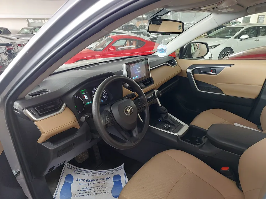 2023 Toyota RAV4 XLE HEV 