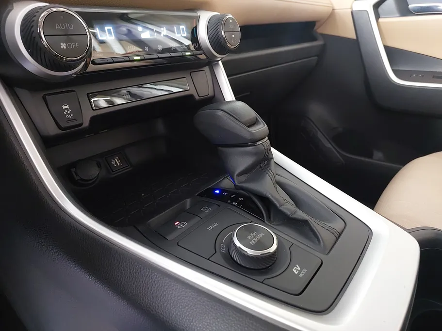 2023 Toyota RAV4 XLE HEV 