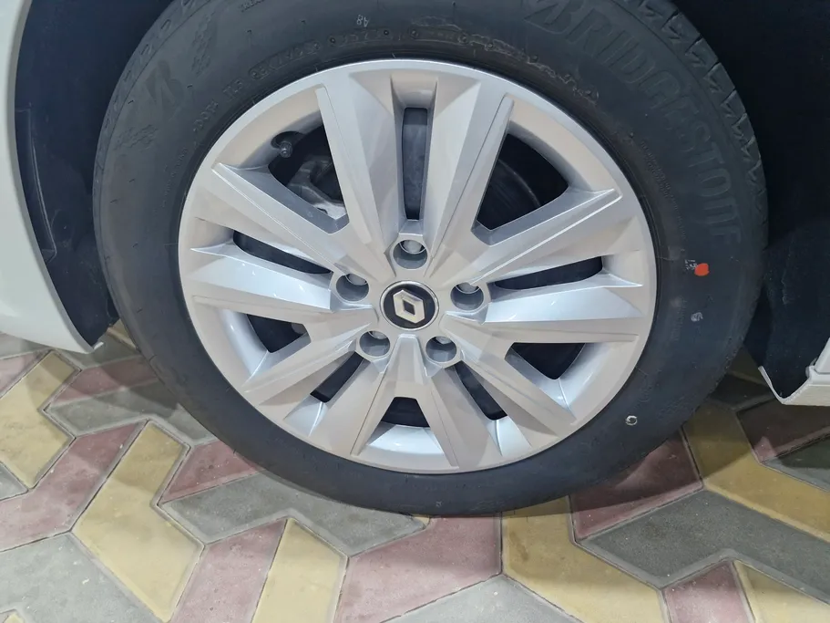 رينو ميجان E 2024 