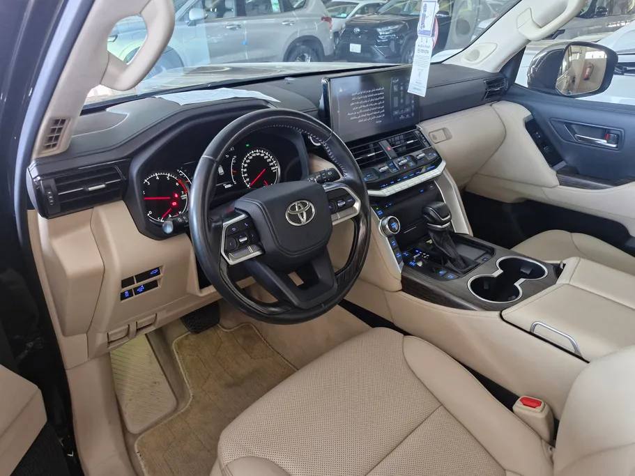 تويوتا لاندكروزر VXR 2023 