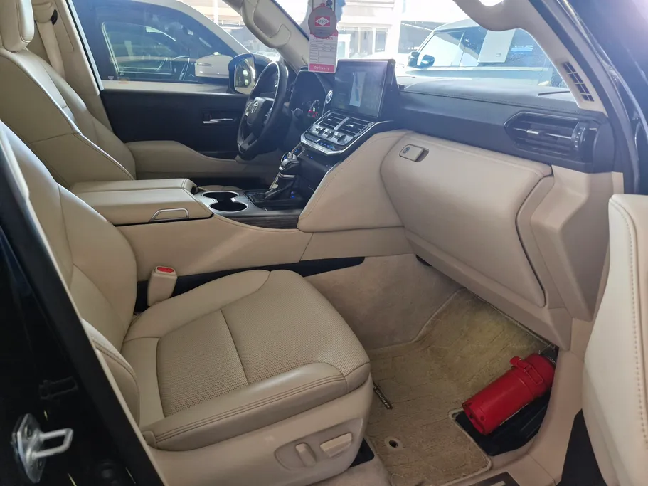 تويوتا لاندكروزر VXR 2023 