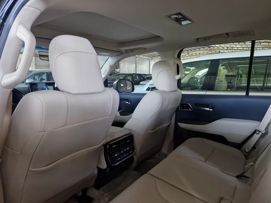 تويوتا لاندكروزر VXR 2023 