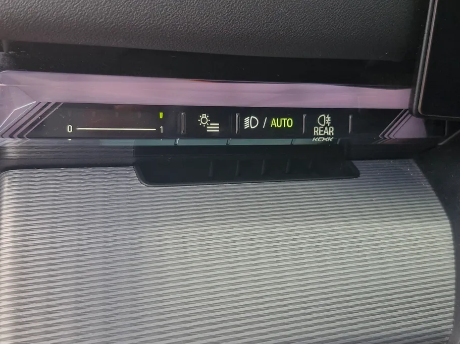 بي ام دبليو الفئة الخامسة 520i 2024 