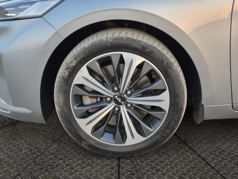 2023 Kia K8 LX 