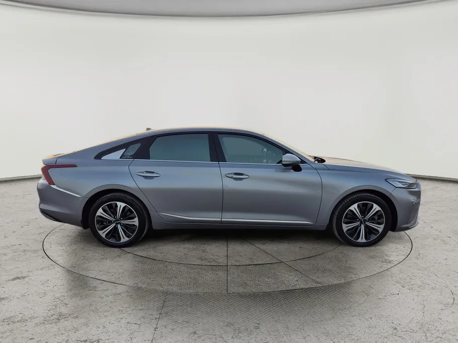2023 Kia K8 LX 