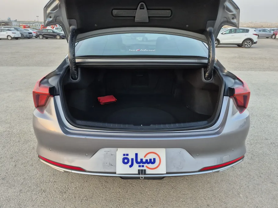 2023 Kia K8 LX 