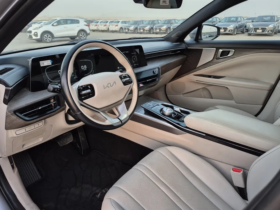 2023 Kia K8 LX 