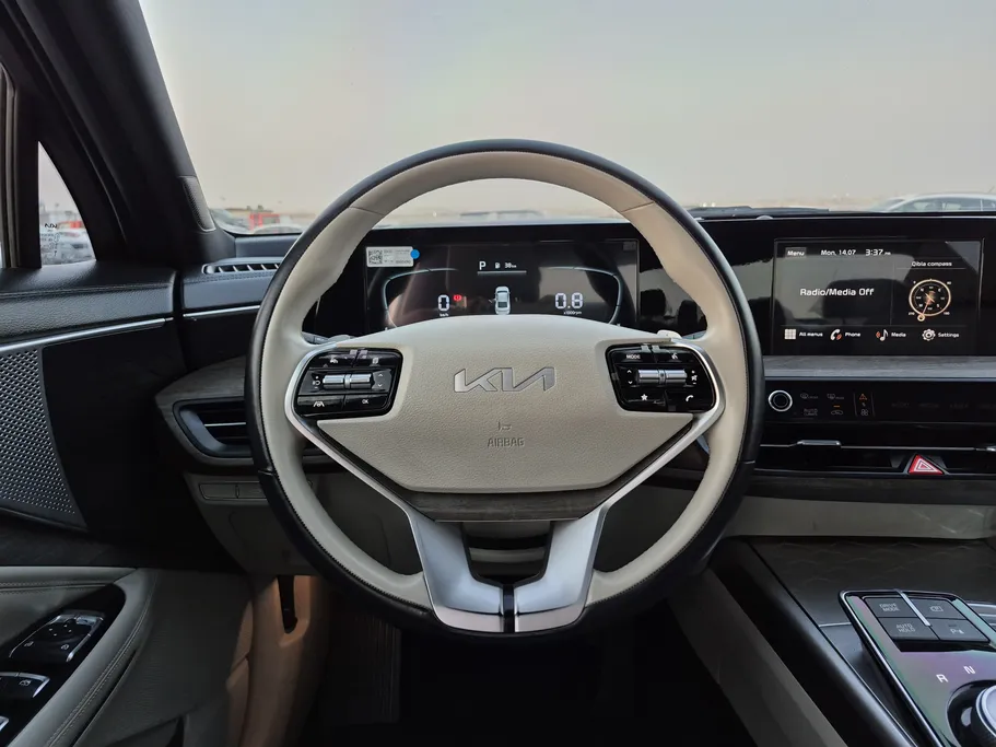 2023 Kia K8 LX 