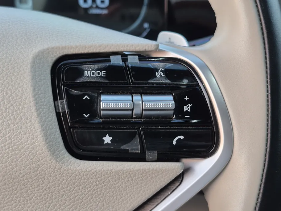2023 Kia K8 LX 