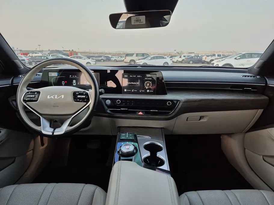 2023 Kia K8 LX 
