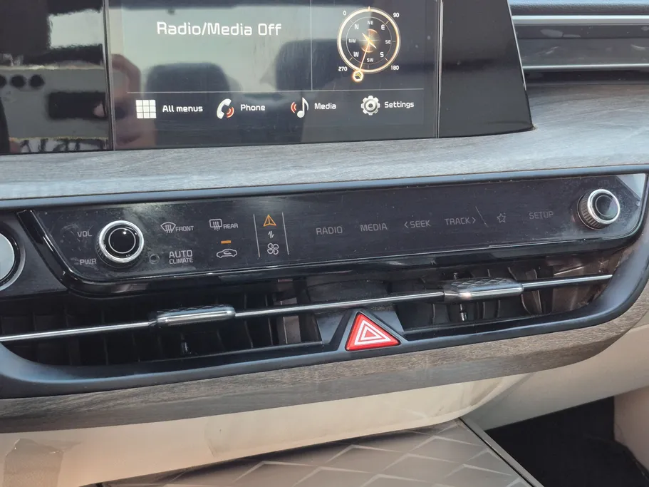 2023 Kia K8 LX 