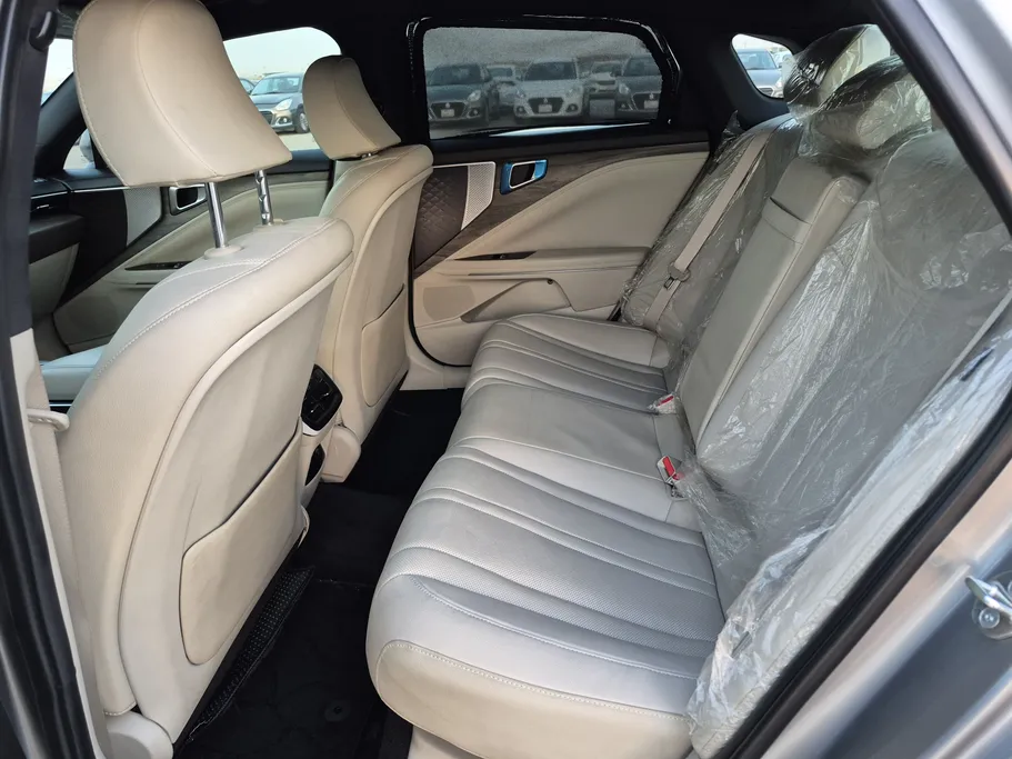 2023 Kia K8 LX 