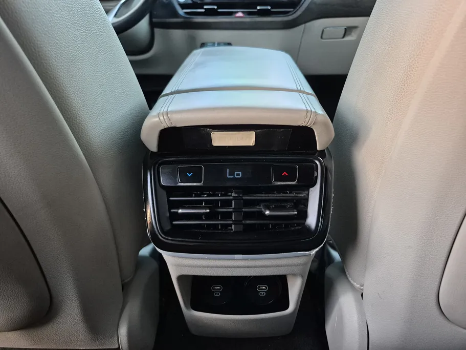 2023 Kia K8 LX 