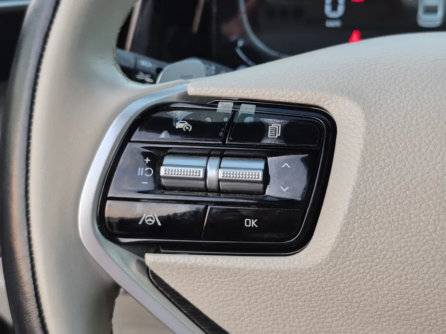 2023 Kia K8 LX 