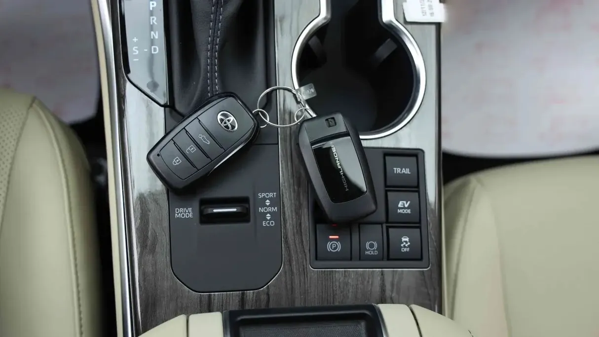 2025 Toyota Highlander Limited 