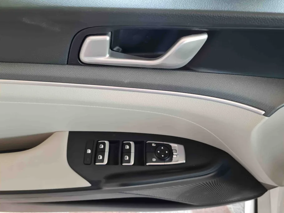 2025 Kia K5 GL 