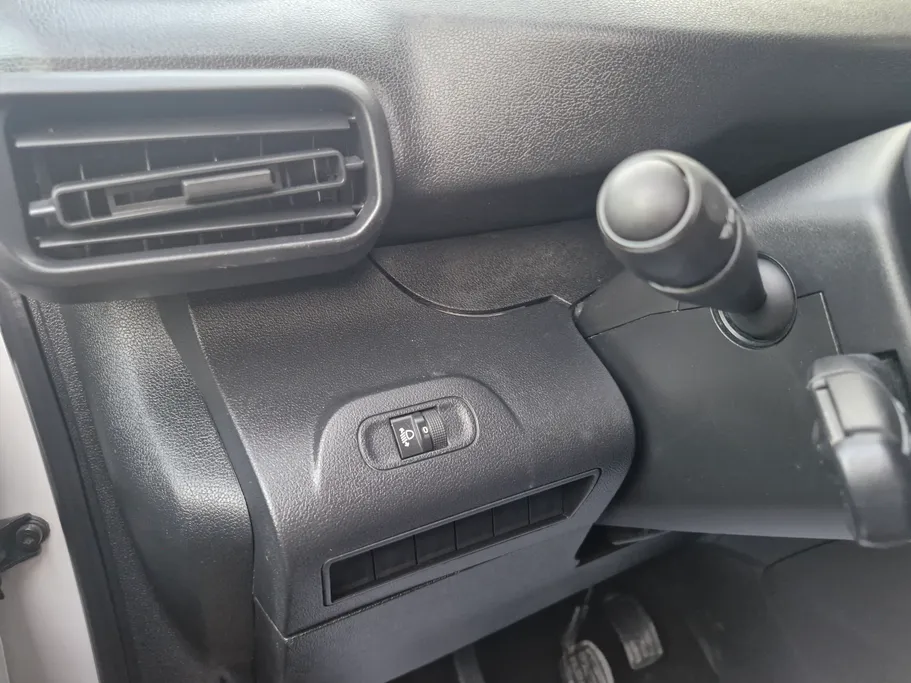 2022 Peugeot Partner Short van 