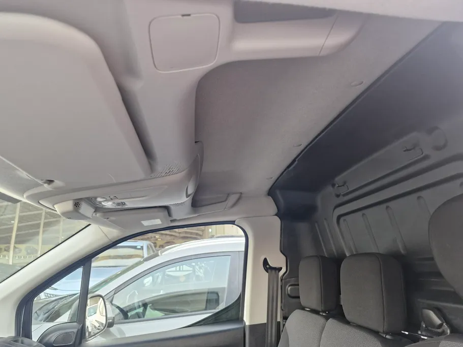 2022 Peugeot Partner Short van 