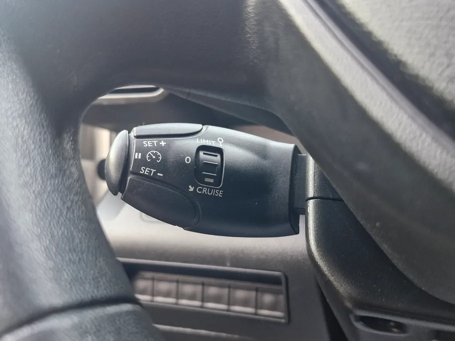 2022 Peugeot Partner Short van 