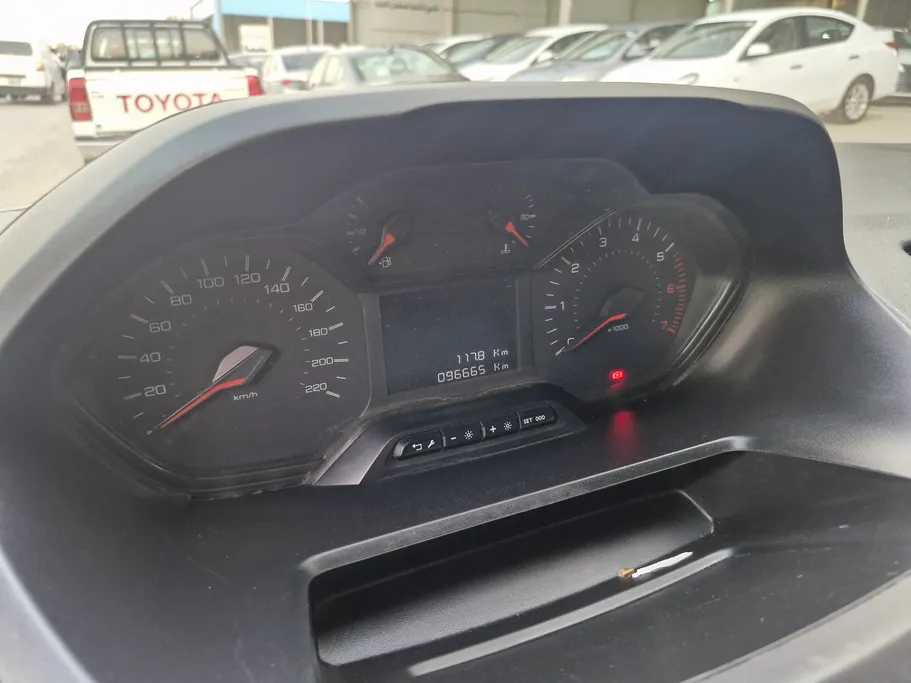 2022 Peugeot Partner Short van 