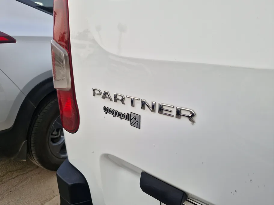 2022 Peugeot Partner Short van 