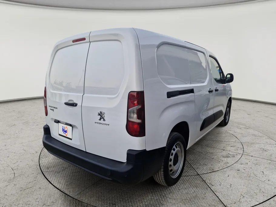 2022 Peugeot Partner Short van 