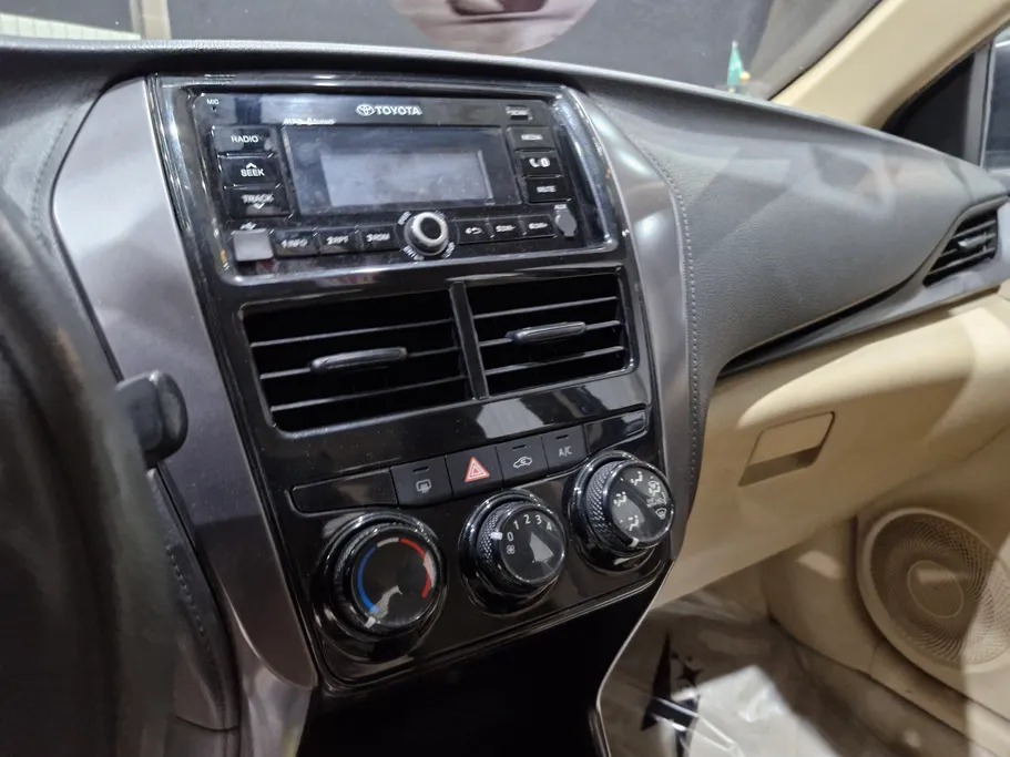 2022 Toyota Yaris  Y 