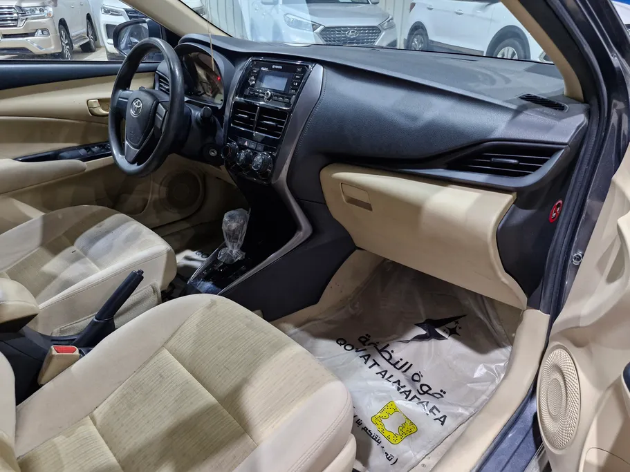 2022 Toyota Yaris  Y 
