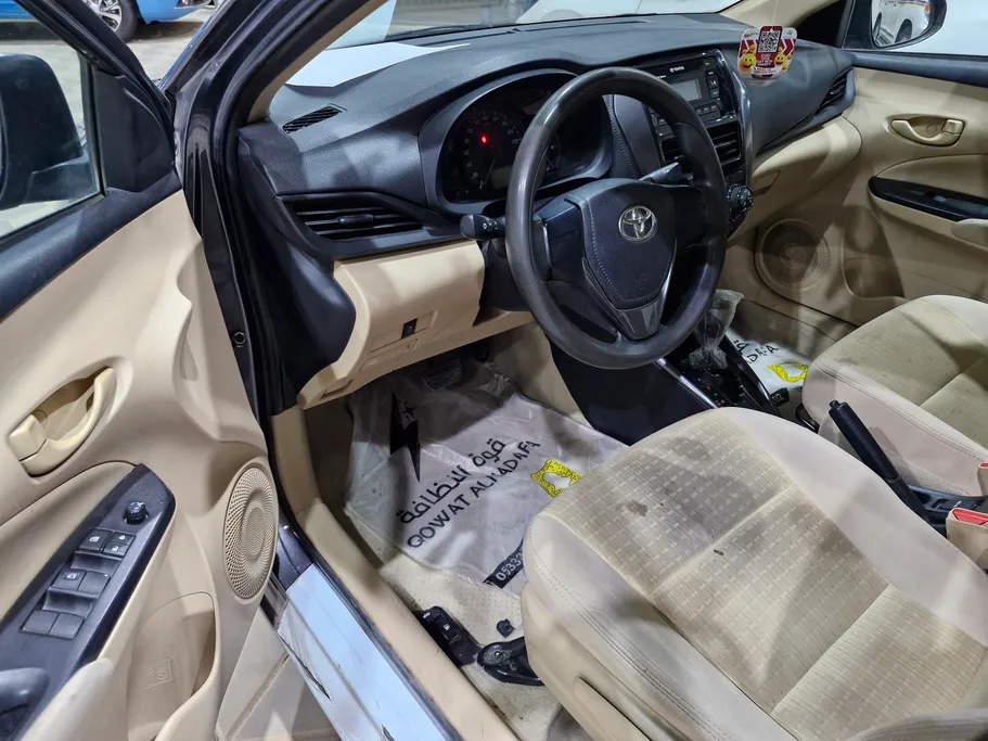 2022 Toyota Yaris  Y 
