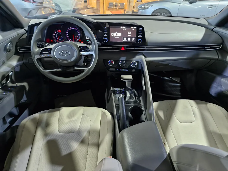 2023 Hyundai Elantra Smart 