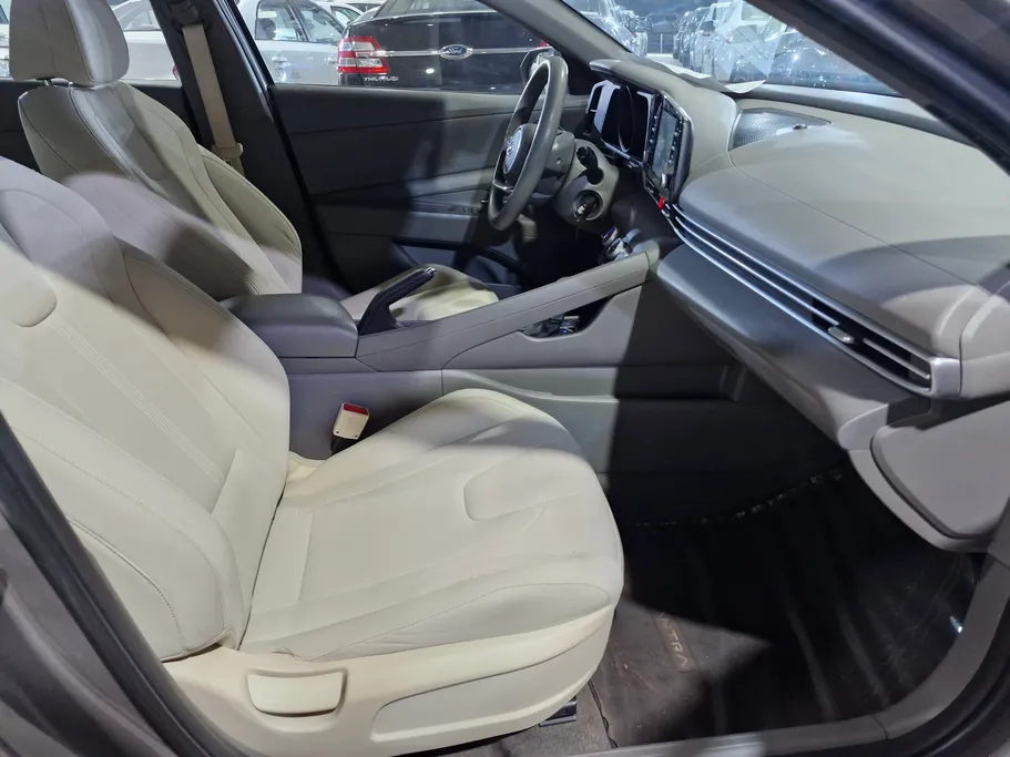 2023 Hyundai Elantra Smart 