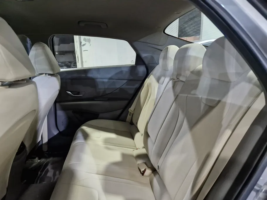 2023 Hyundai Elantra Smart 