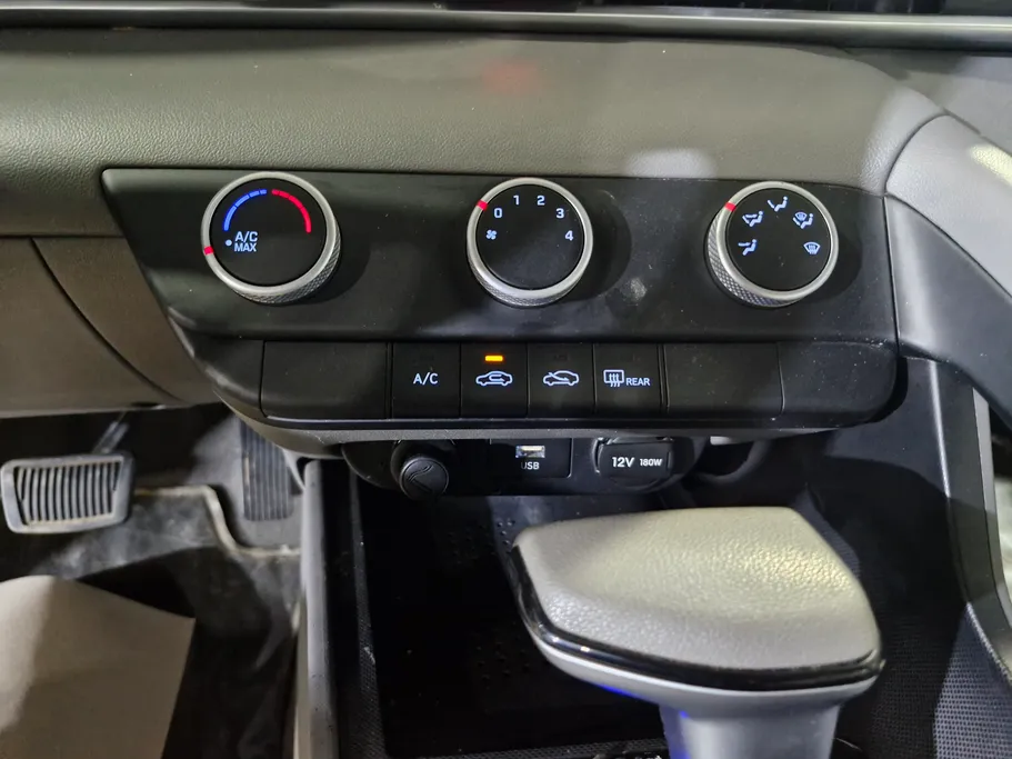 2023 Hyundai Elantra Smart 