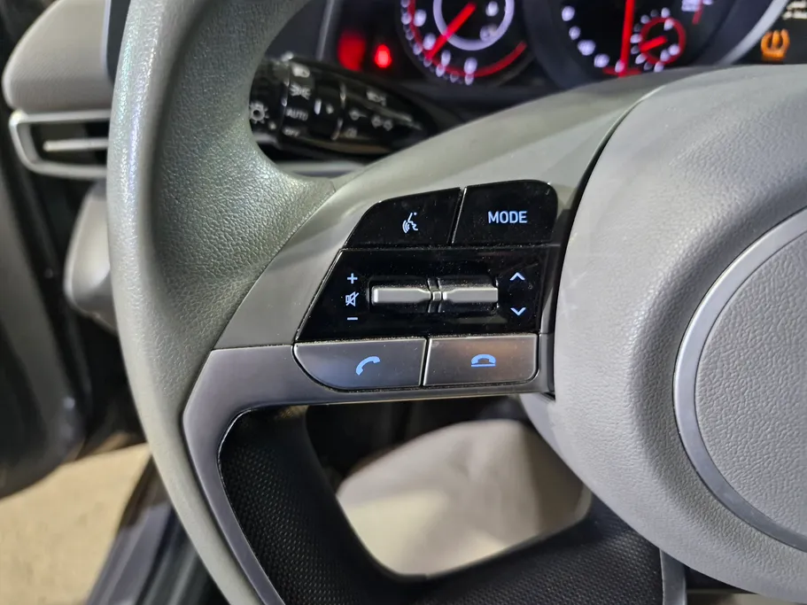 2023 Hyundai Elantra Smart 