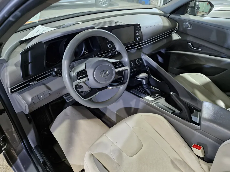 2023 Hyundai Elantra Smart 