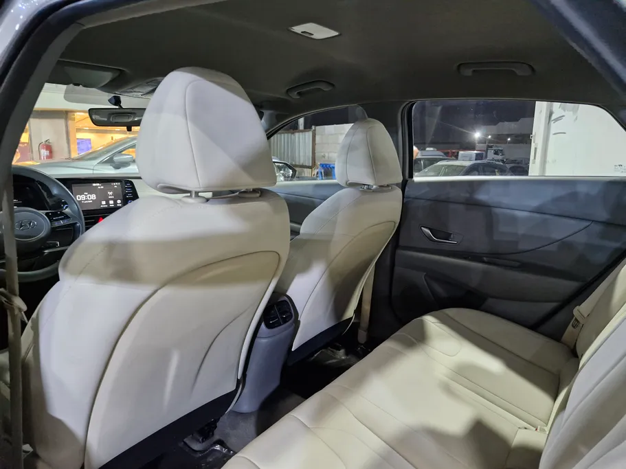 2023 Hyundai Elantra Smart 