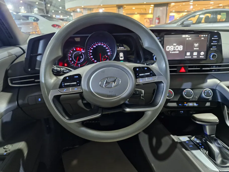 2023 Hyundai Elantra Smart 