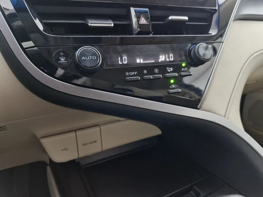 2024 Toyota Camry  GLE 