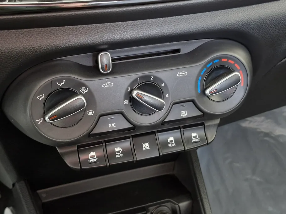 2022 Kia Pegas LX 