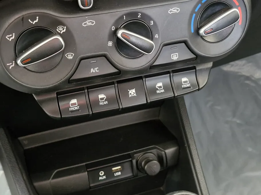 2022 Kia Pegas LX 