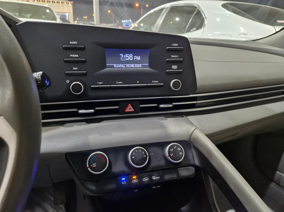 2021 Hyundai Elantra Smart 