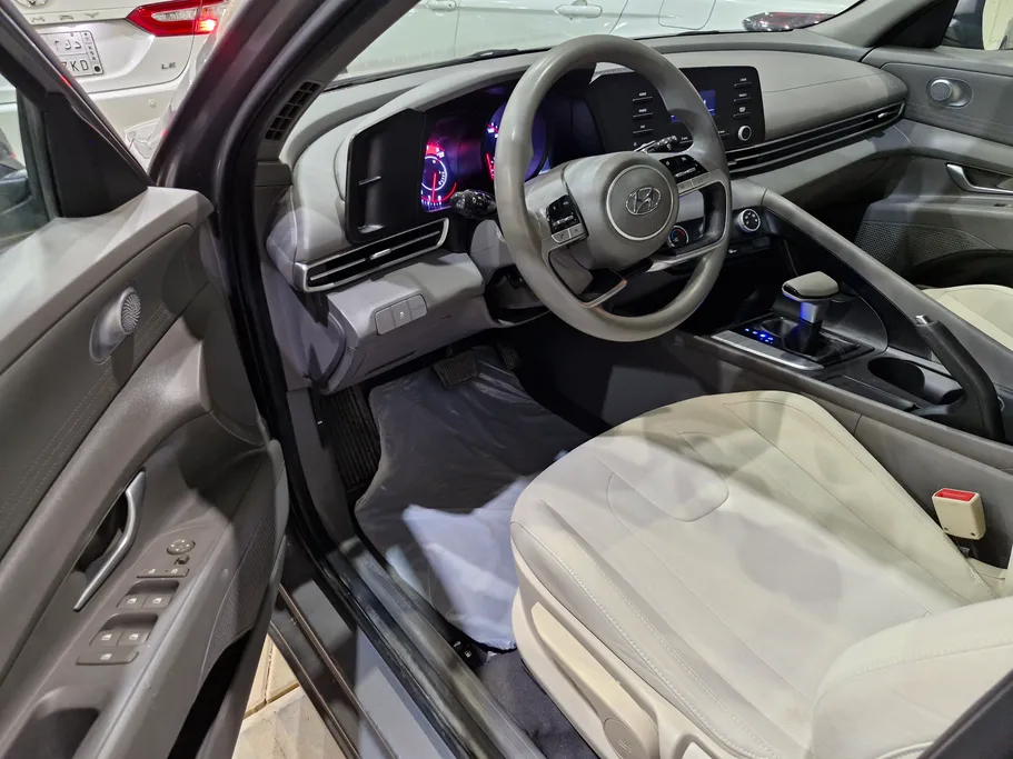 2021 Hyundai Elantra Smart 