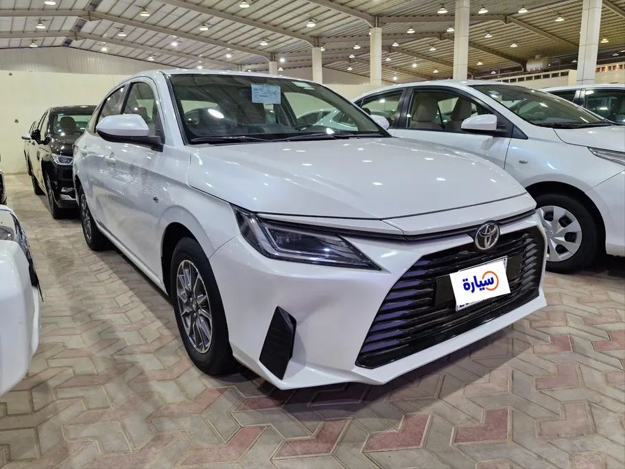 2023 Toyota Yaris  Y 