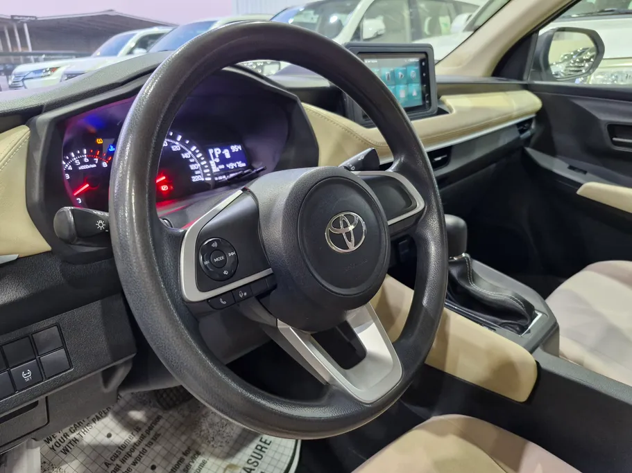 2023 Toyota Yaris  Y 