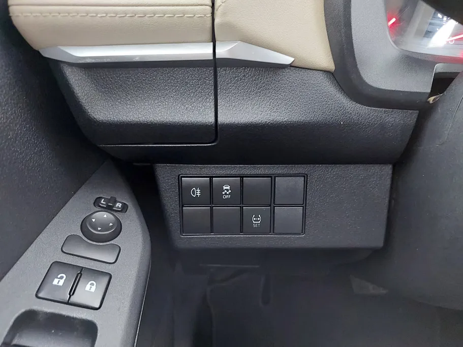 2023 Toyota Yaris  Y 