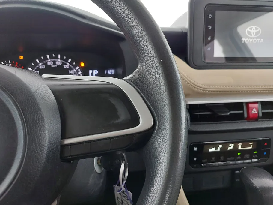 2023 Toyota Yaris  Y 