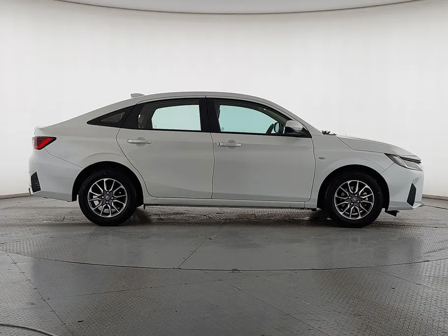 2023 Toyota Yaris  Y 